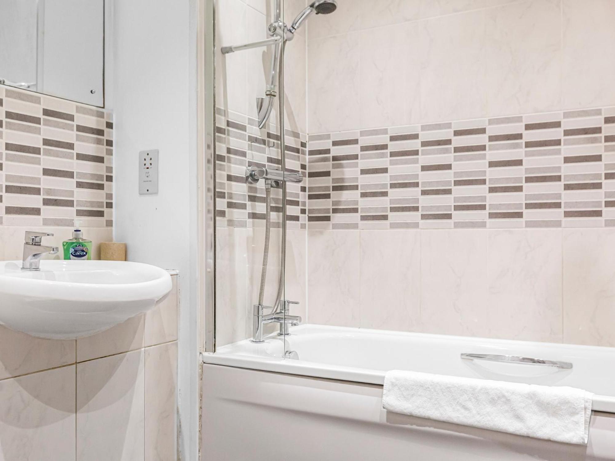Pass The Keys Modern Tottenham Hale Apartment Perfect For Leisure لندن المظهر الخارجي الصورة
